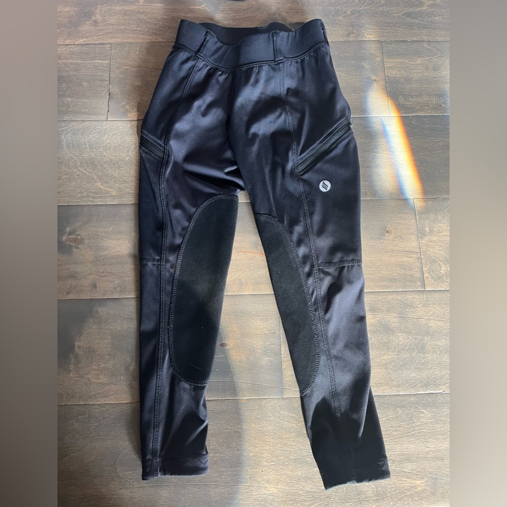 Girls size XS color black like new horse back riding pants.